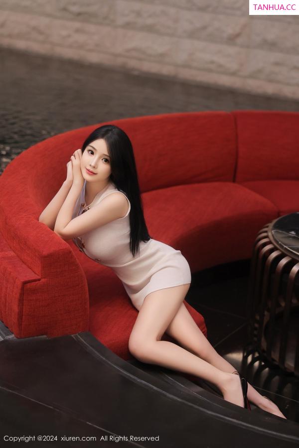 软软酱  [XiuRen]高清写真图 2024.10.17 No.9300 软软酱 黑丝美臀第4张图片